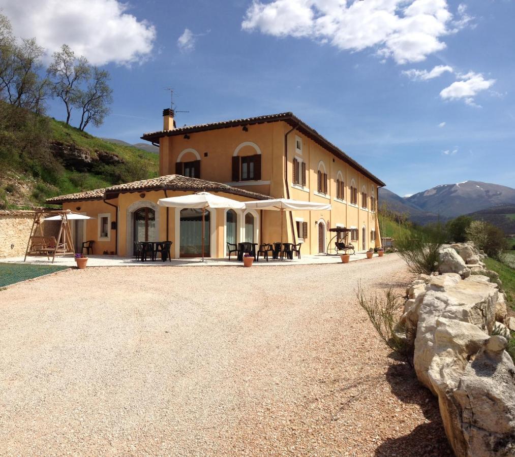 Il Casale San Martino Bed & Breakfast Norcia Exterior photo